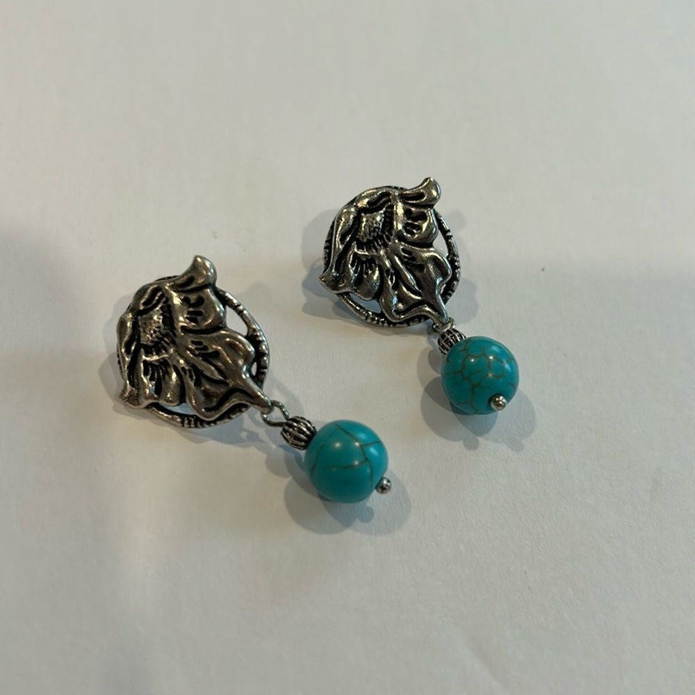NWOT Patricia Nash Silver Studded Earrings